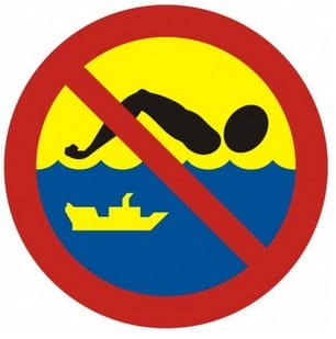 Znak Kąpiel zabroniona  szlak żeglowny